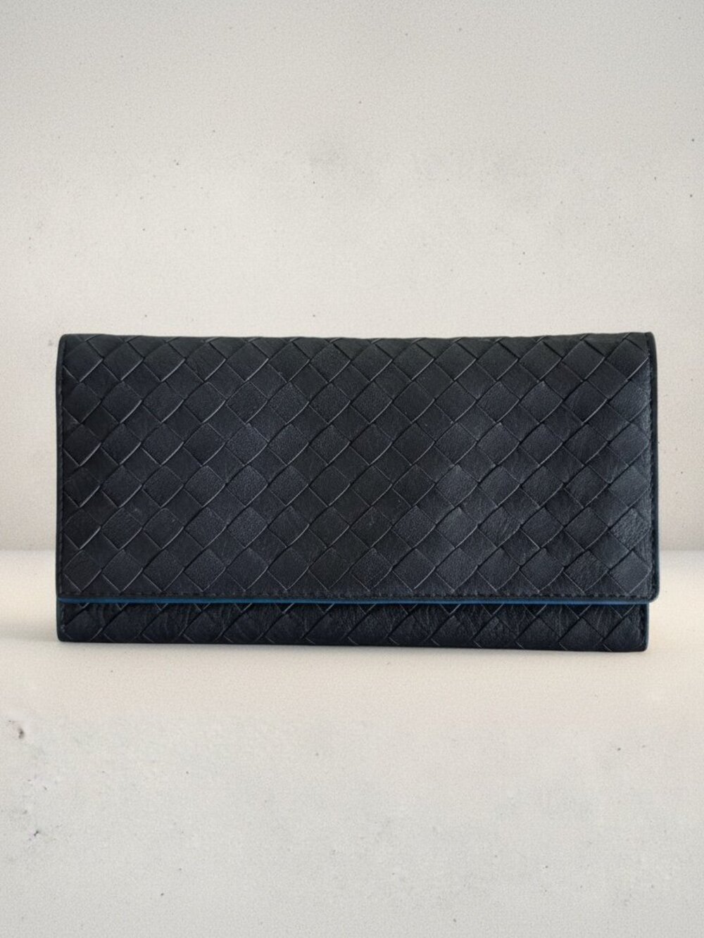 Bottega Veneta Black Nappa Intrecciato Long Flap Wallet – Blue Interior P0229